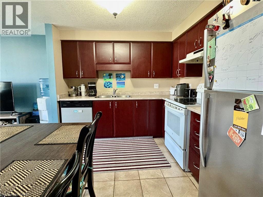 38 Max Becker Drive, Kitchener, Ontario N2E 3B8 - Photo 6 - 40770608