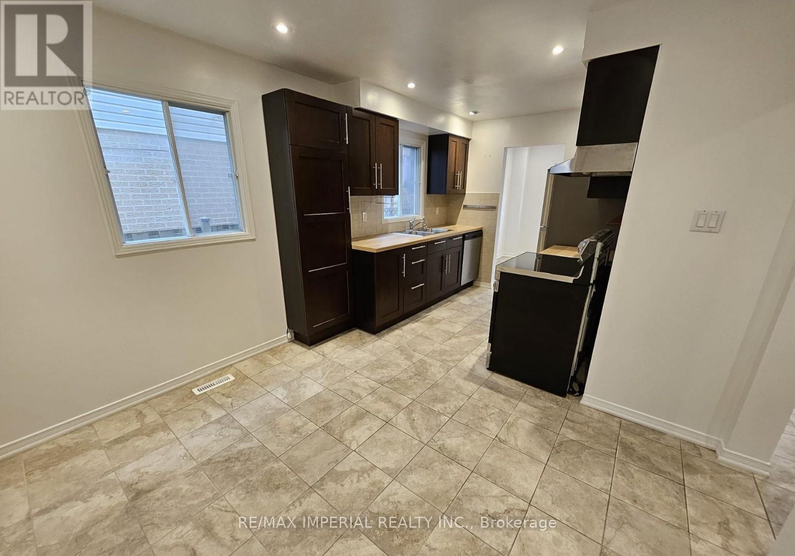 442 Church Street S, Richmond Hill, Ontario  L4C 8T5 - Photo 3 - N12727562