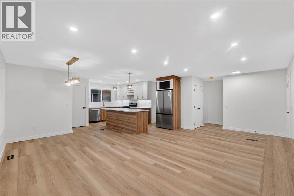 420 Pinegreen Close Ne, Calgary, Alberta  T1Y 1W3 - Photo 6 - A2281470