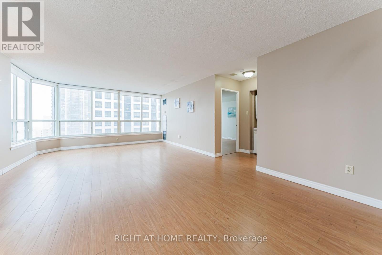 1011 - 55 Elm Drive, Mississauga, Ontario  L5B 3Z3 - Photo 10 - W12727578