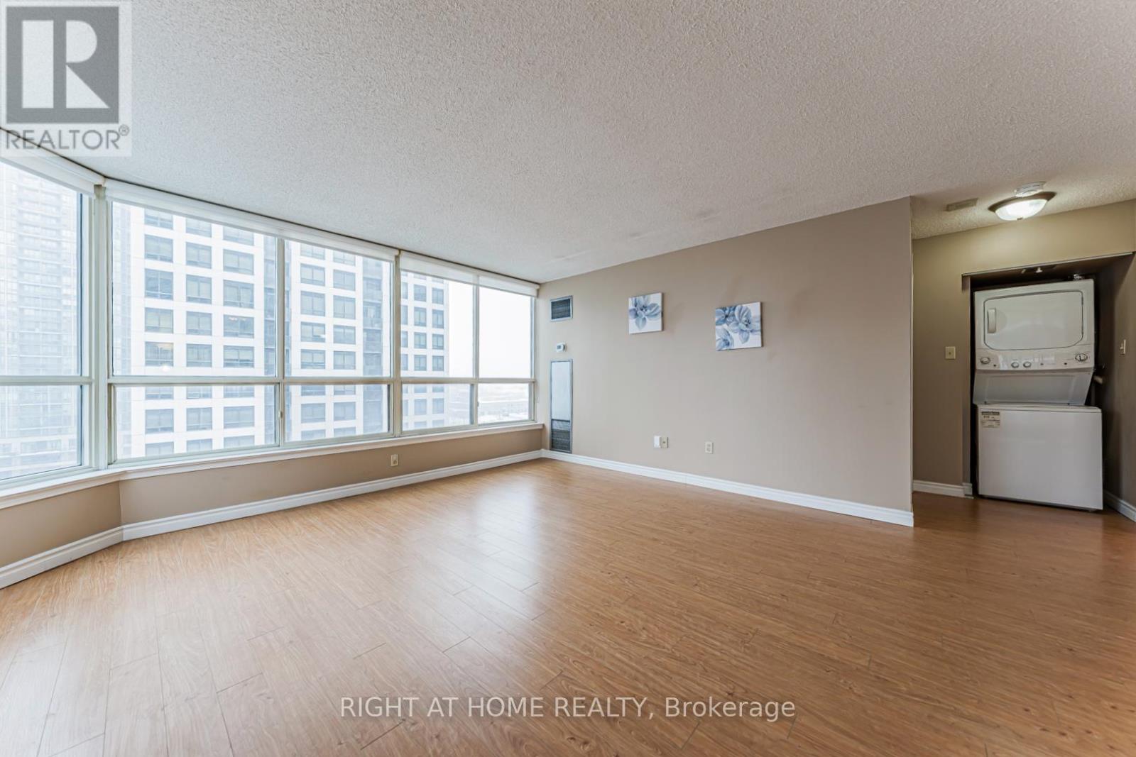 1011 - 55 Elm Drive, Mississauga, Ontario  L5B 3Z3 - Photo 13 - W12727578