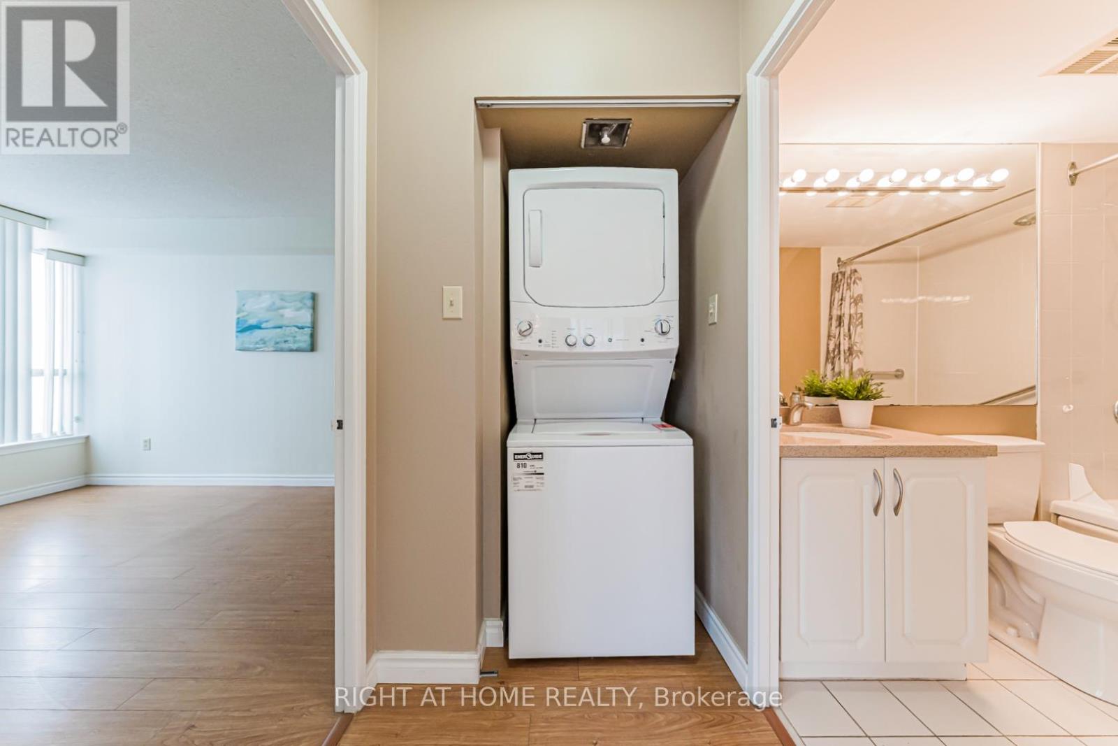 1011 - 55 Elm Drive, Mississauga, Ontario  L5B 3Z3 - Photo 18 - W12727578