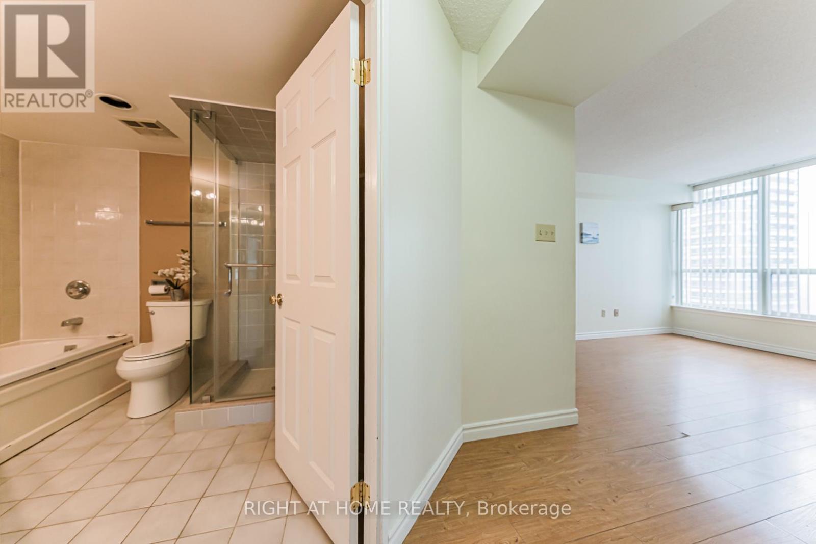 1011 - 55 Elm Drive, Mississauga, Ontario  L5B 3Z3 - Photo 24 - W12727578