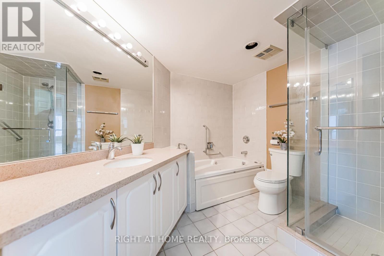 1011 - 55 Elm Drive, Mississauga, Ontario  L5B 3Z3 - Photo 25 - W12727578