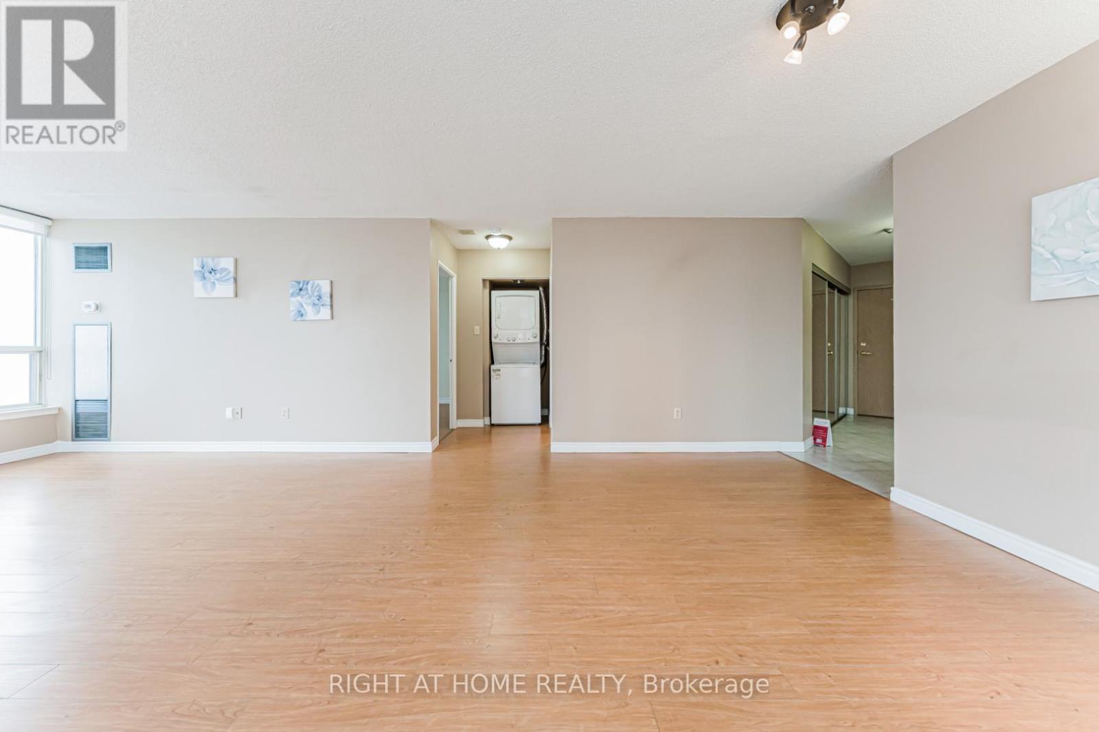 1011 - 55 Elm Drive, Mississauga, Ontario  L5B 3Z3 - Photo 9 - W12727578