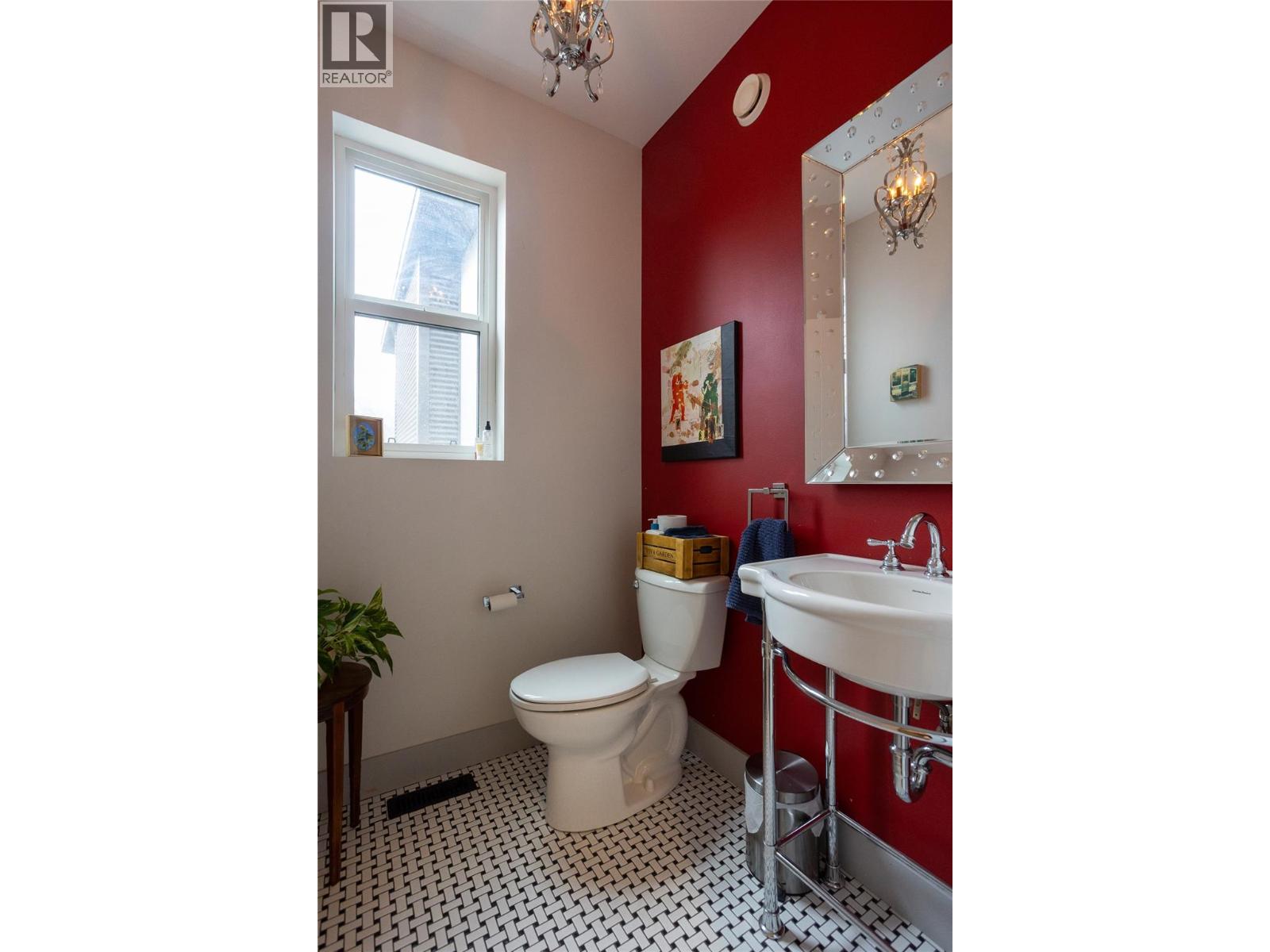 610 Wasson Street, Nelson, British Columbia  V1L 3G7 - Photo 11 - 10372071