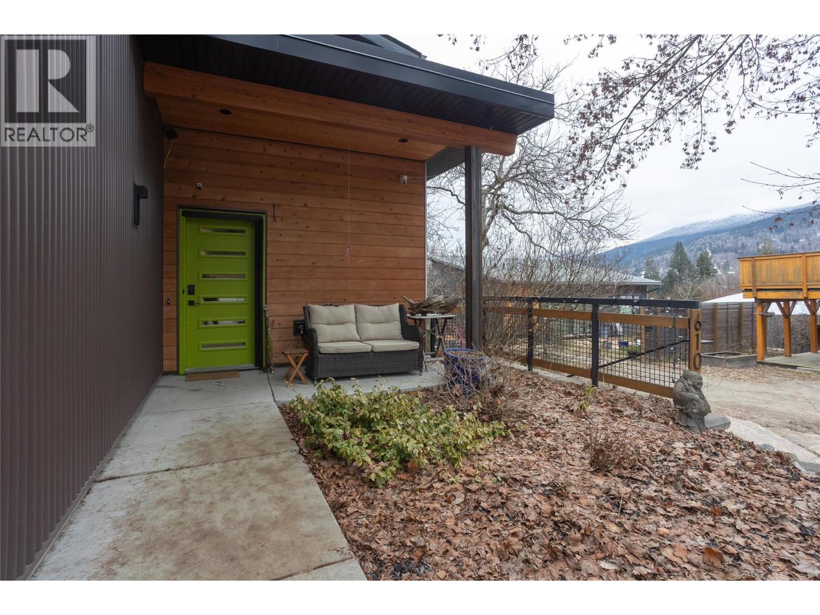 610 Wasson Street, Nelson, British Columbia  V1L 3G7 - Photo 3 - 10372071