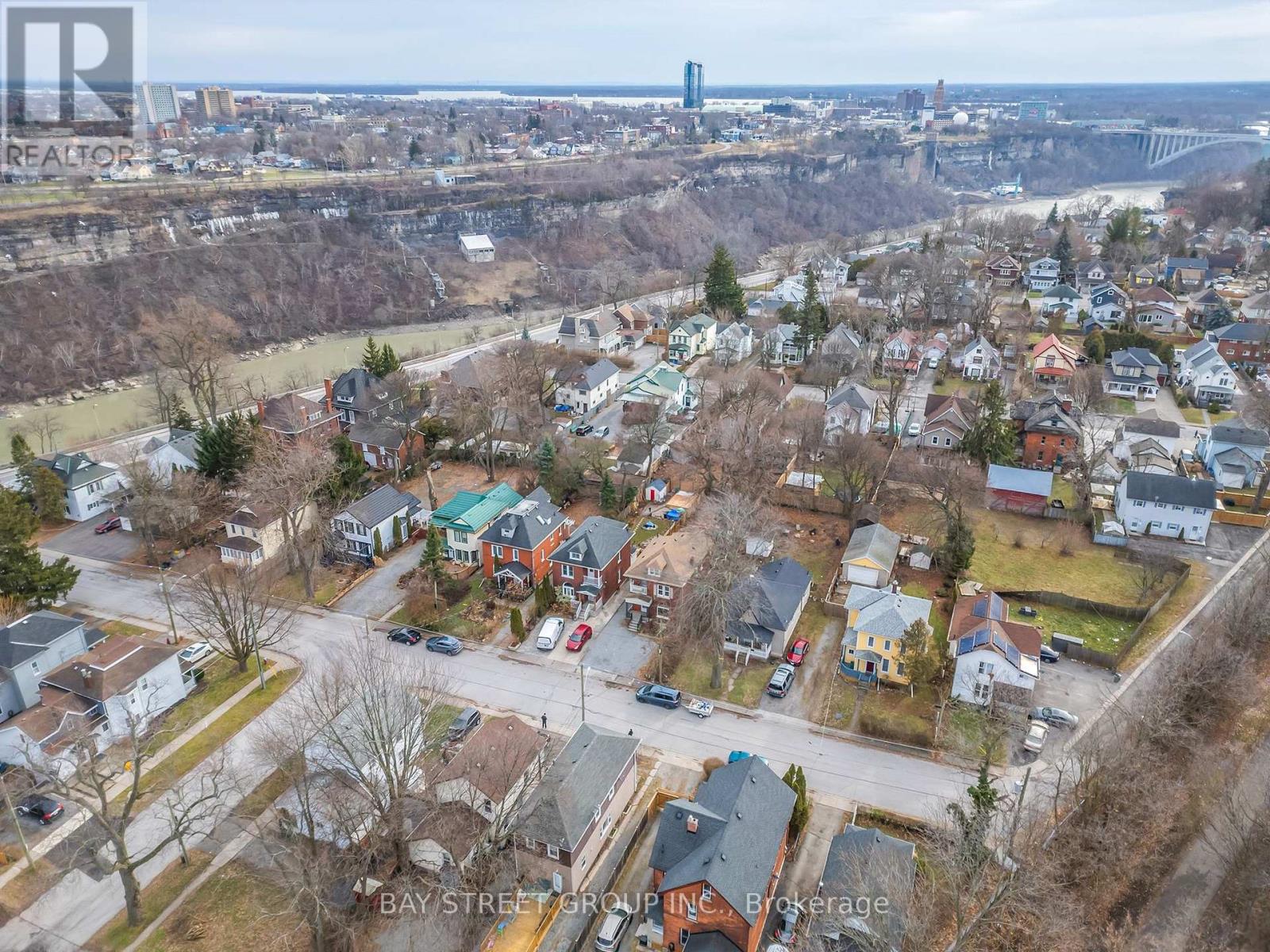 4308 Ellis Street N, Niagara Falls, Ontario  L2E 1H1 - Photo 3 - X12727596