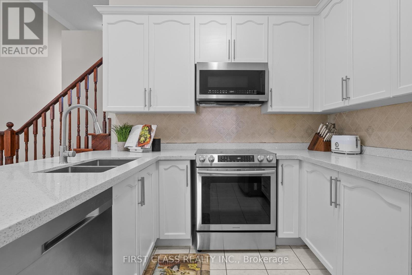 15 Belinda Drive, Brampton, Ontario  L7A 2W7 - Photo 6 - W12727590