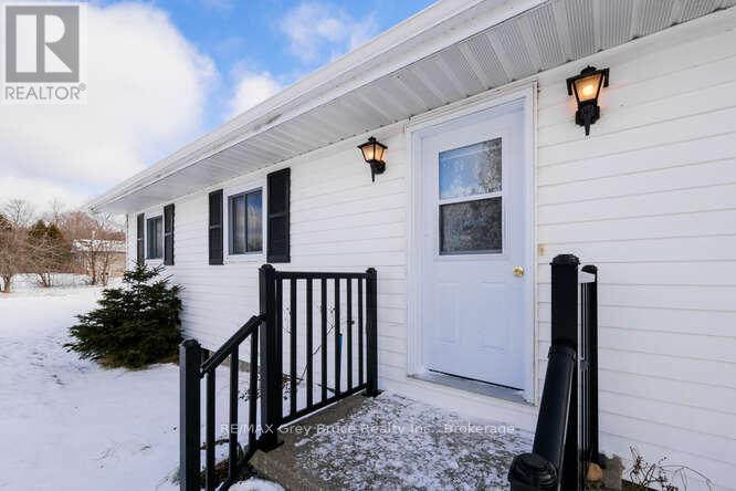 26 Maple Golf Crescent, Northern Bruce Peninsula, Ontario  N0H 2R0 - Photo 5 - X12727600