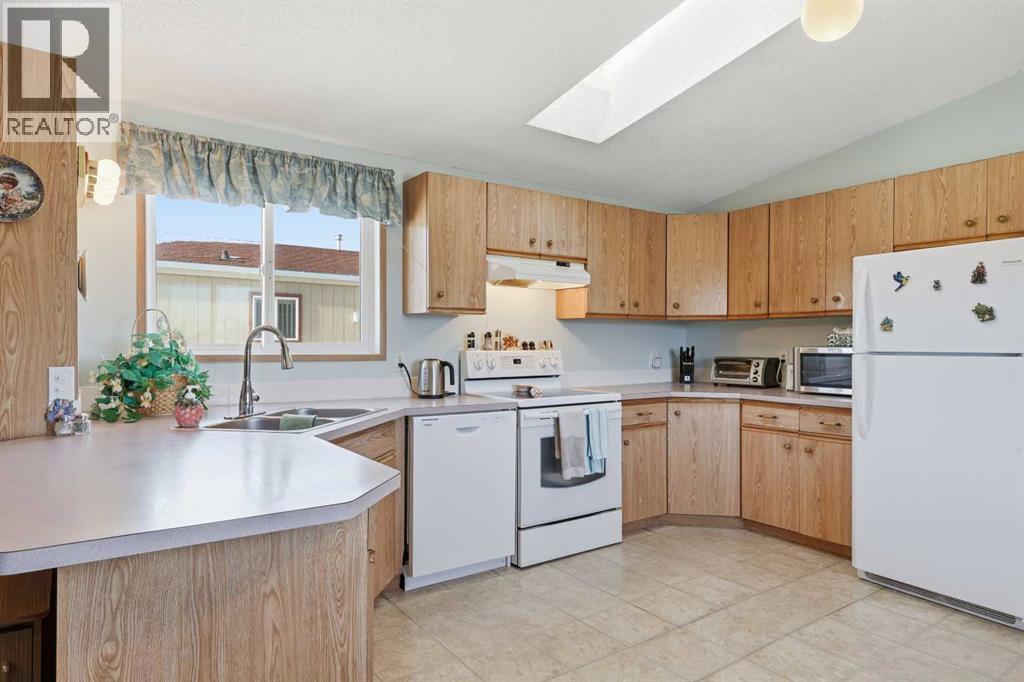 1, 900 Ross Street, Crossfield, Alberta  T0M 0S0 - Photo 1 - A2276345