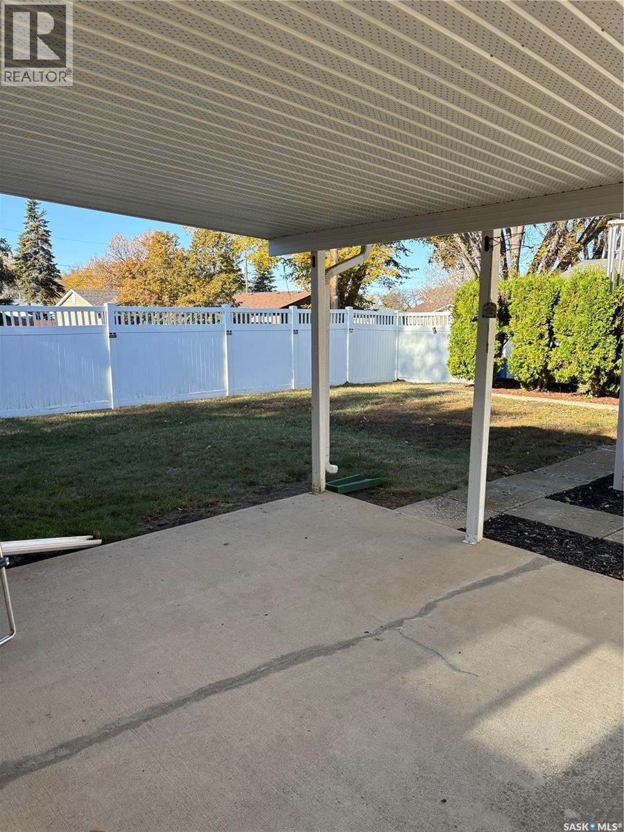 1187 Currie Crescent, Moose Jaw, Saskatchewan  S6H 5M9 - Photo 8 - SK027353