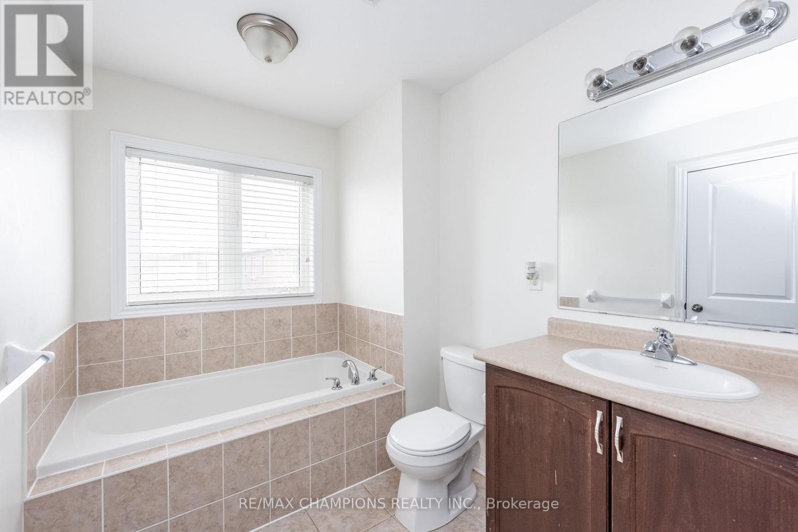 64 Pennycross Crescent, Brampton, Ontario  L7A 4M1 - Photo 34 - W12726106