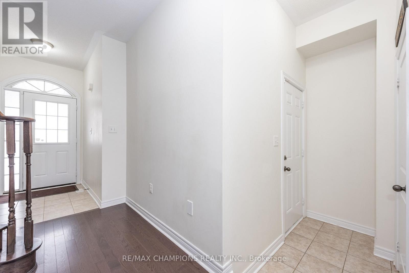 64 Pennycross Crescent, Brampton, Ontario  L7A 4M1 - Photo 6 - W12726106
