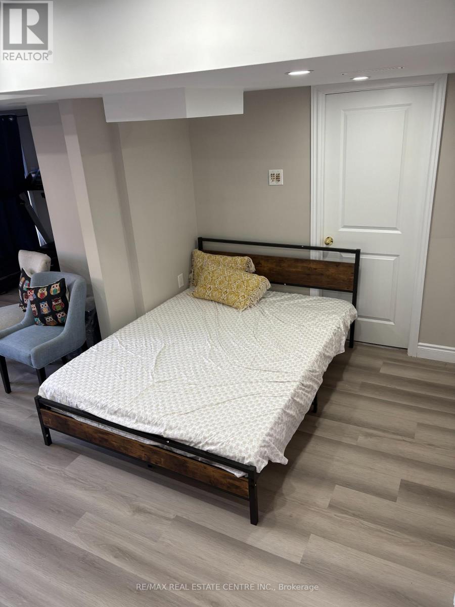 3949 Tacc(Basement) Drive, Mississauga, Ontario  L5M 6L2 - Photo 4 - W12695164