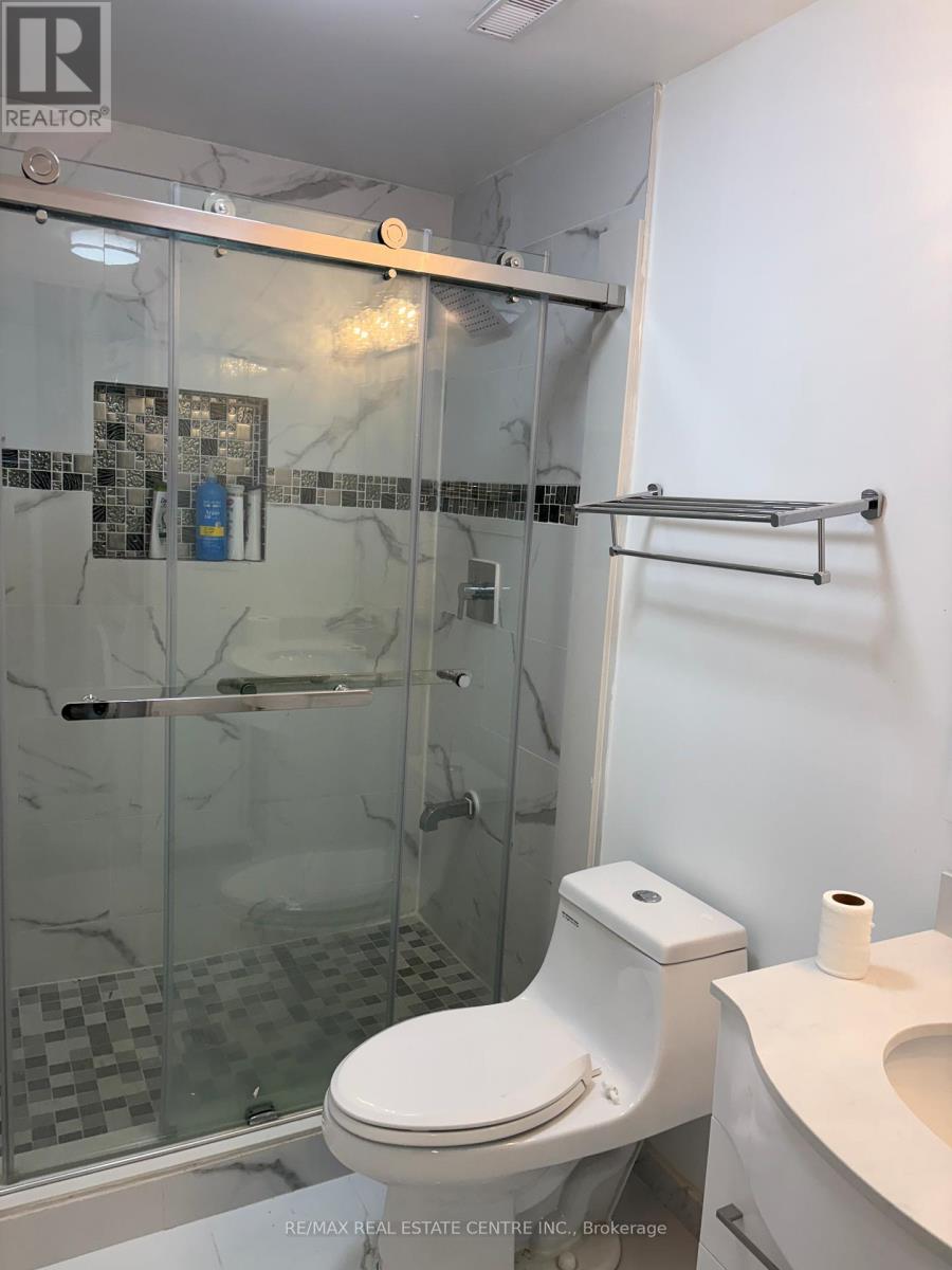 3949 Tacc(Basement) Drive, Mississauga, Ontario  L5M 6L2 - Photo 8 - W12695164