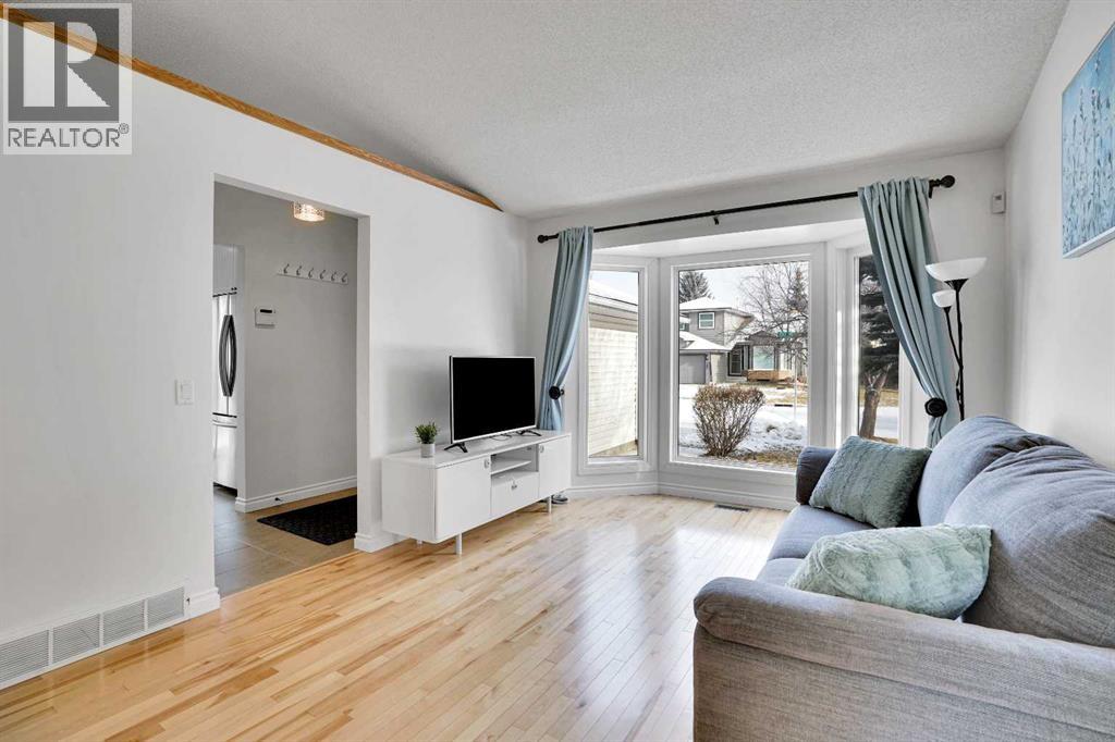 143 Millview Court Sw, Calgary, Alberta  T2Y 2W8 - Photo 3 - A2281522