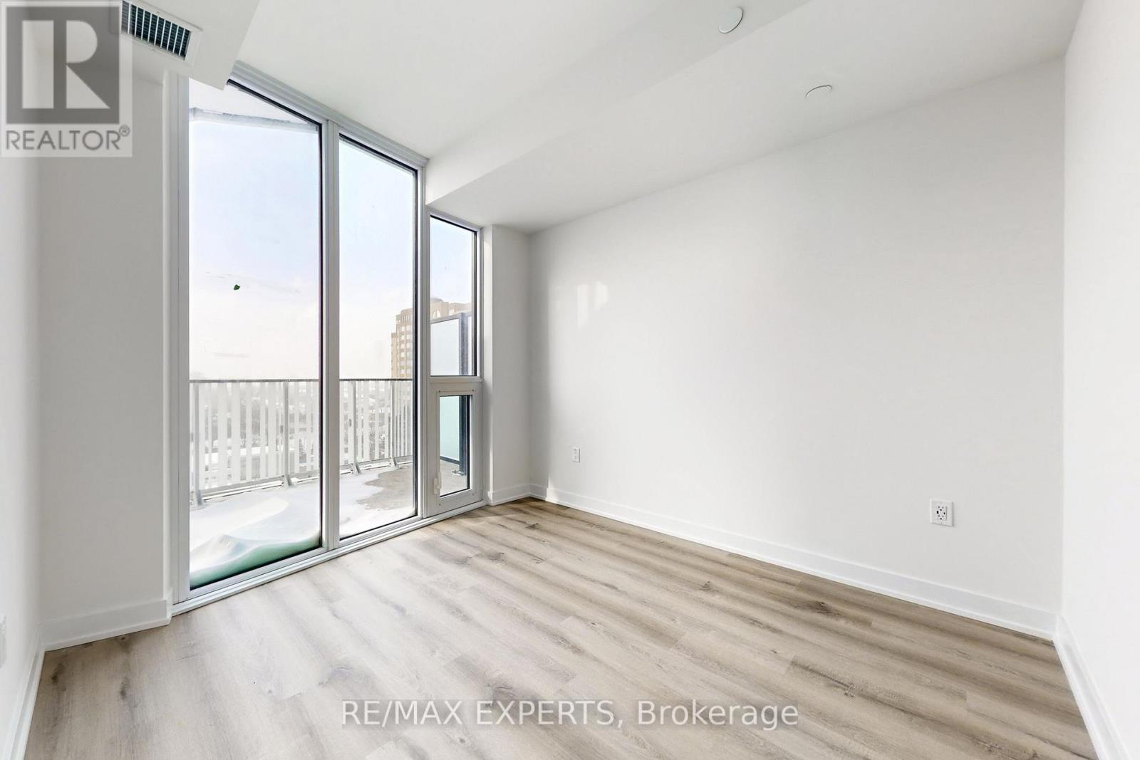 810 - 1 Fairview Road E, Mississauga, Ontario  L5A 4C6 - Photo 11 - W12726778