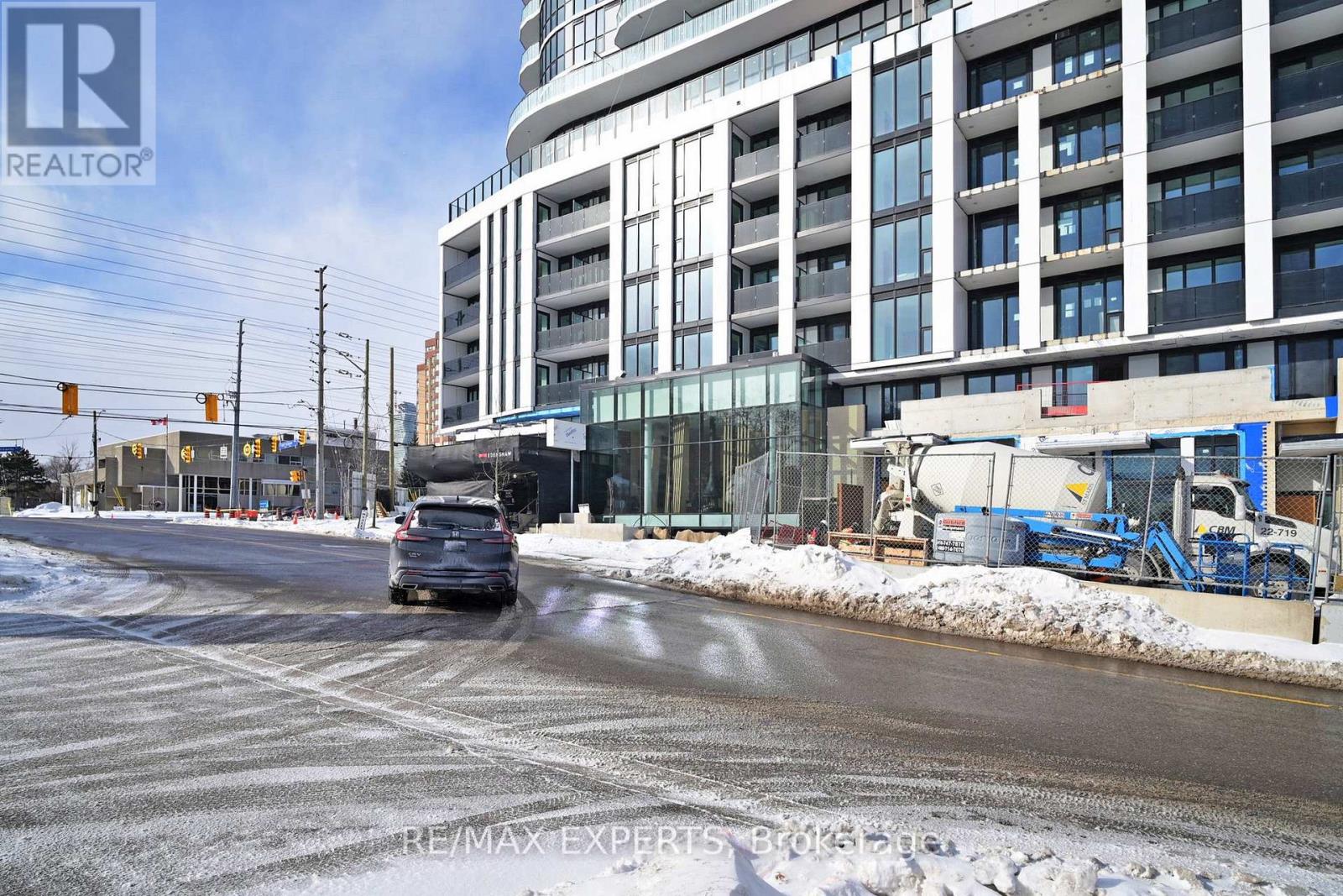 810 - 1 Fairview Road E, Mississauga, Ontario  L5A 4C6 - Photo 3 - W12726778