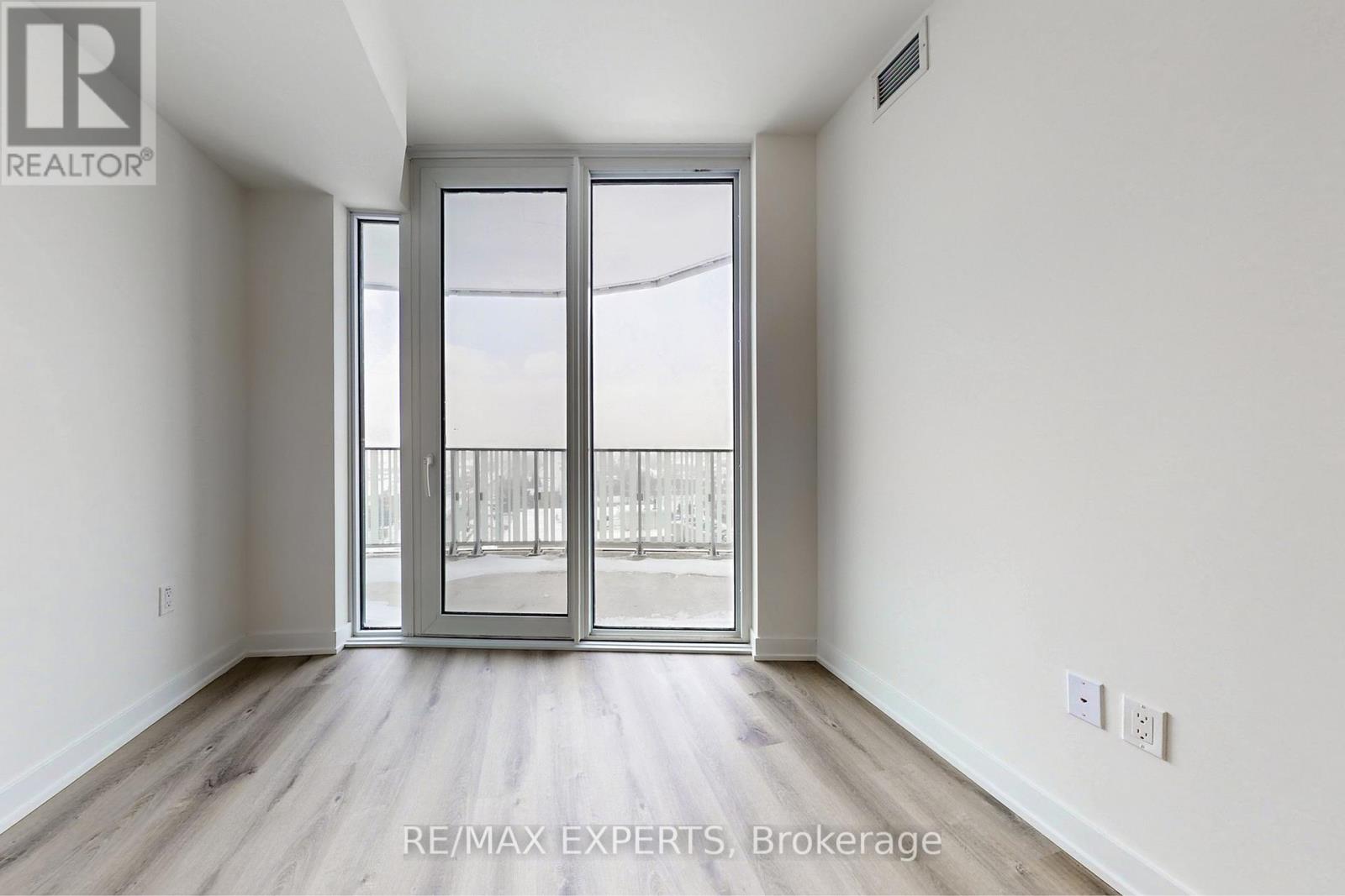 810 - 1 Fairview Road E, Mississauga, Ontario  L5A 4C6 - Photo 7 - W12726778