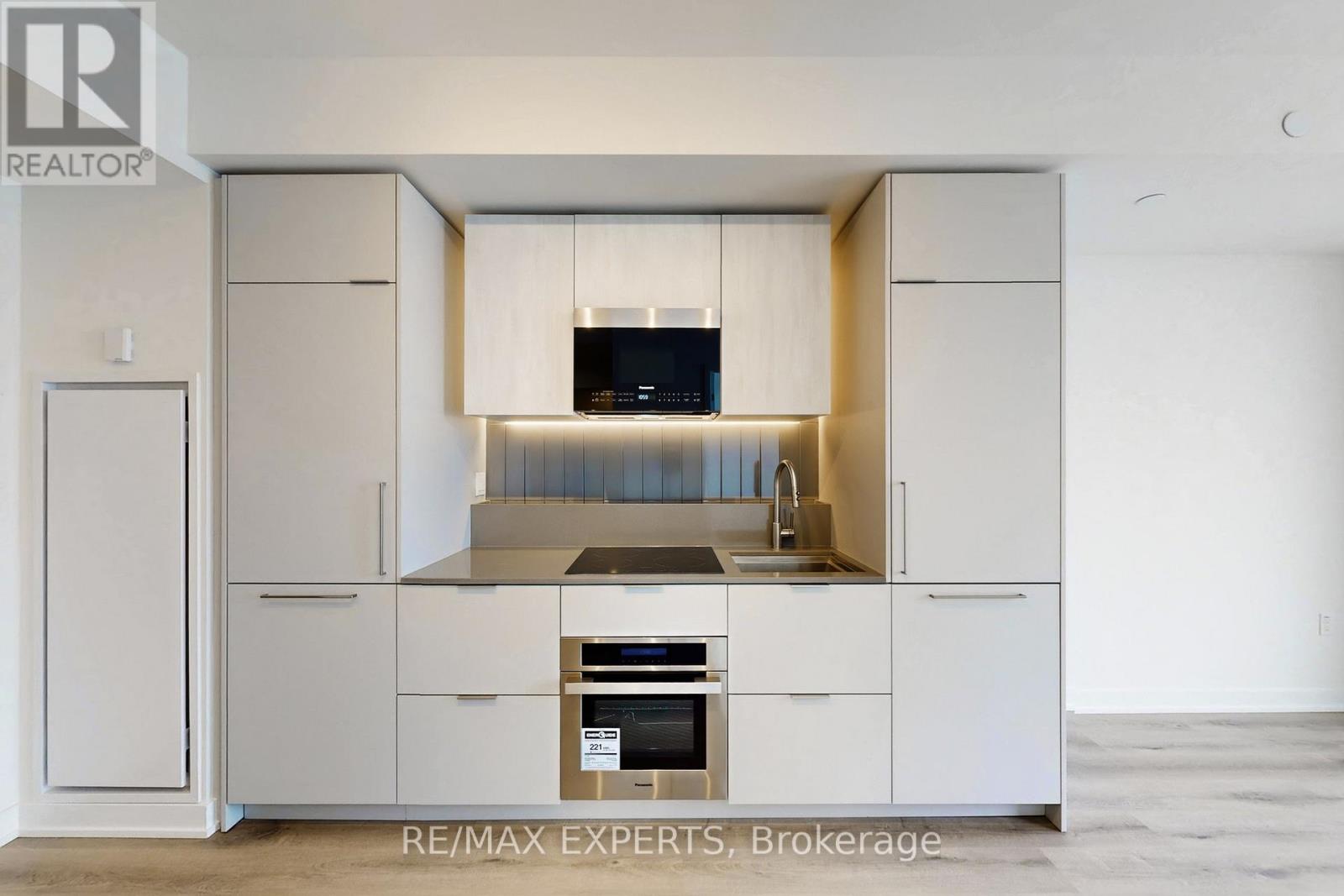 810 - 1 Fairview Road E, Mississauga, Ontario  L5A 4C6 - Photo 9 - W12726778