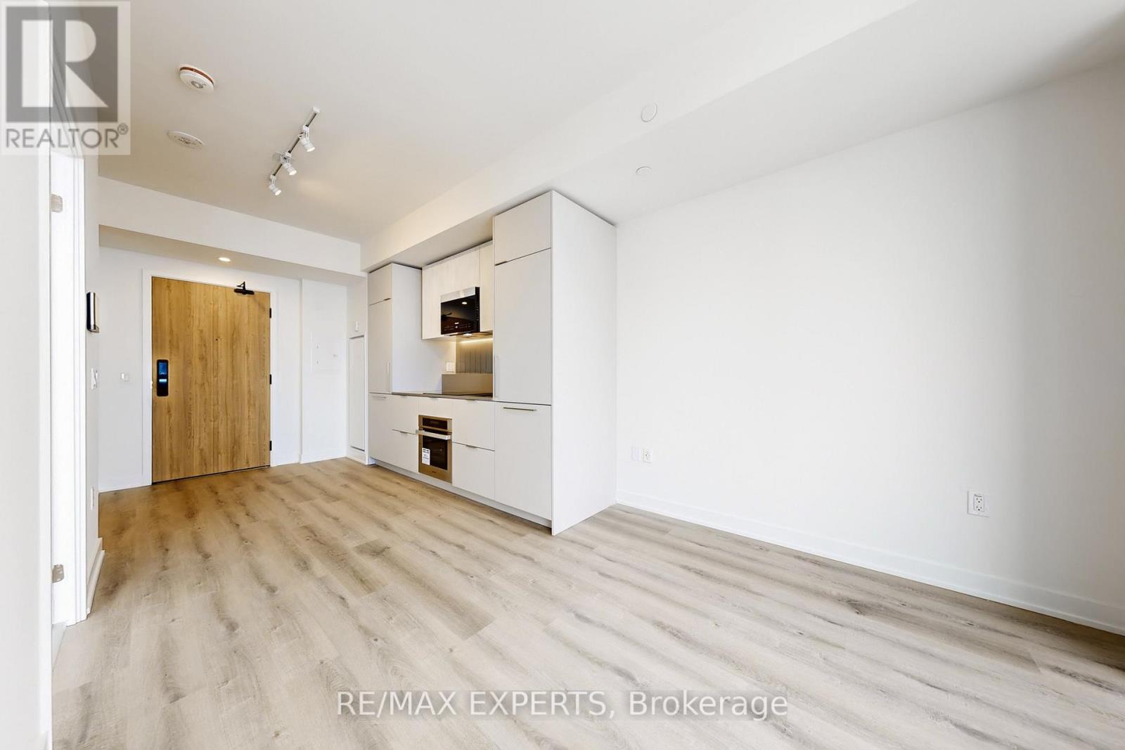 810 - 1 Fairview Road E, Mississauga, Ontario  L5A 4C6 - Photo 8 - W12726778