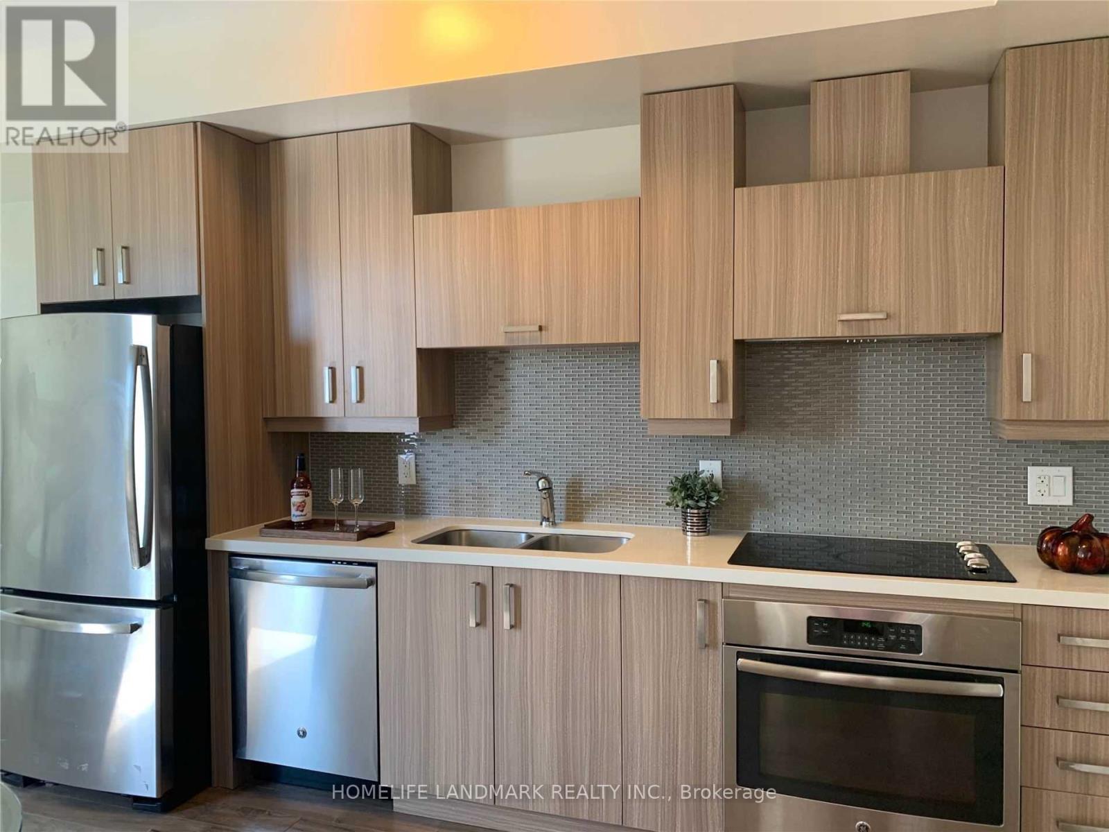 330 - 18 Uptown Drive, Markham, Ontario  L3R 5M5 - Photo 10 - N12727632