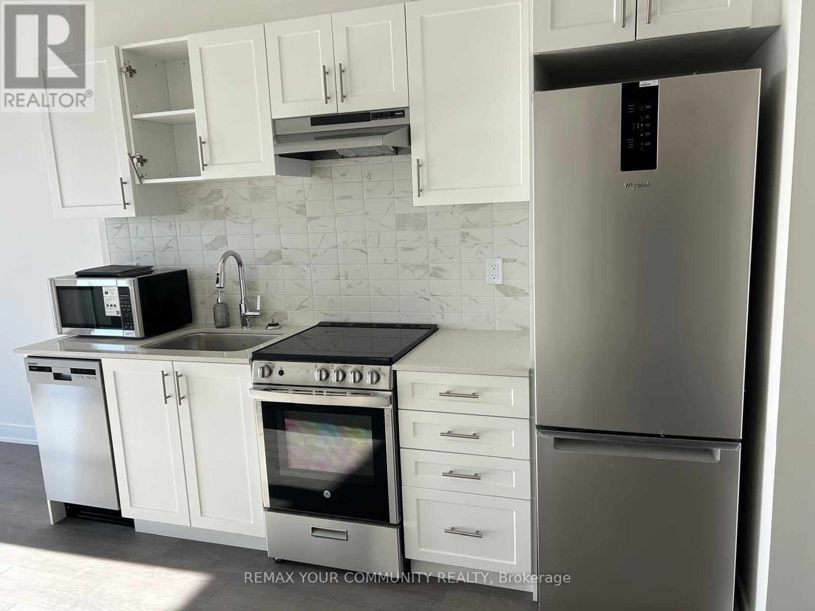 B1407 - 715 Davis Drive, Newmarket, Ontario  L3Y 0J2 - Photo 11 - N12726440