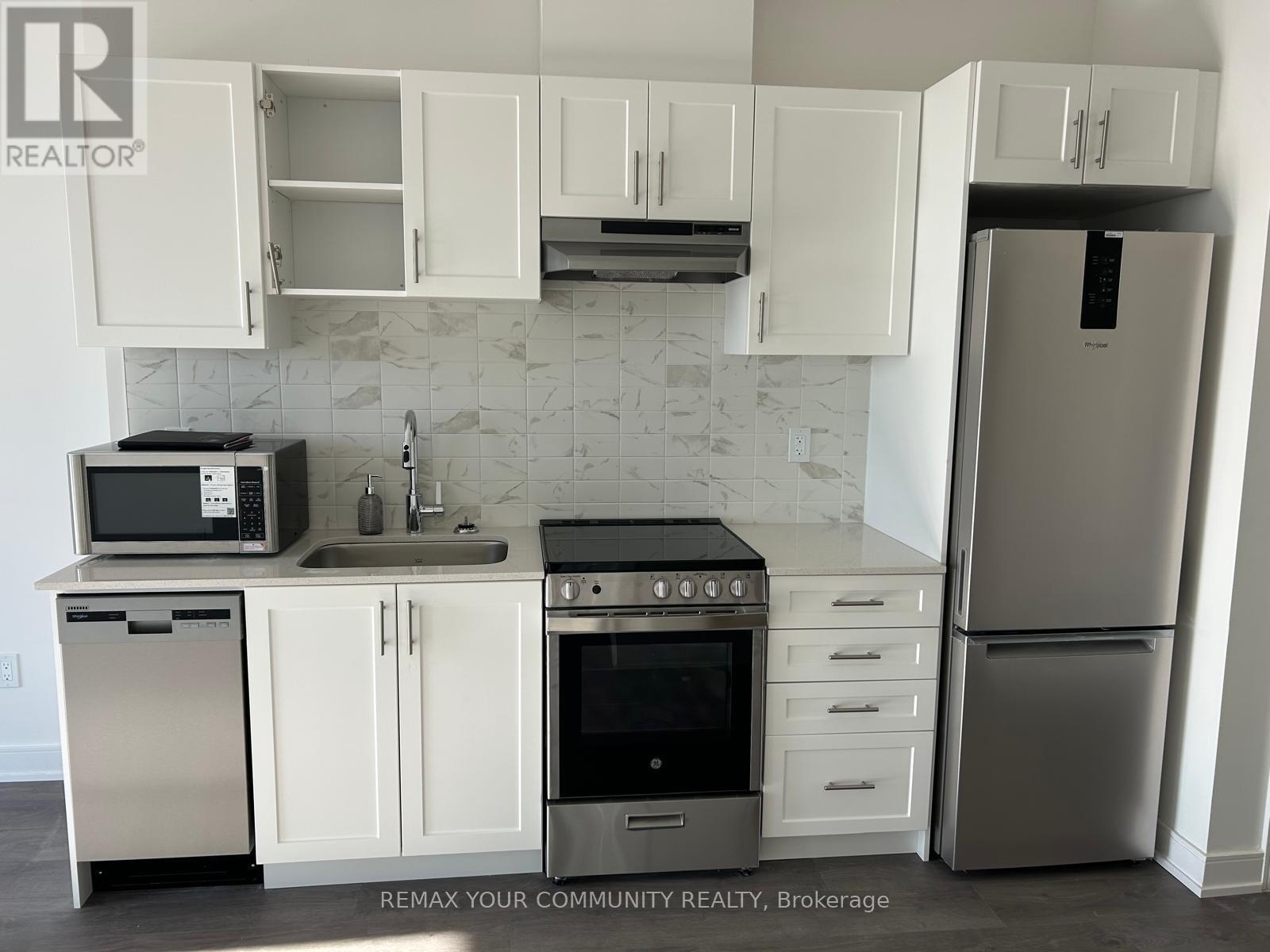 B1407 - 715 Davis Drive, Newmarket, Ontario  L3Y 0J2 - Photo 8 - N12726440