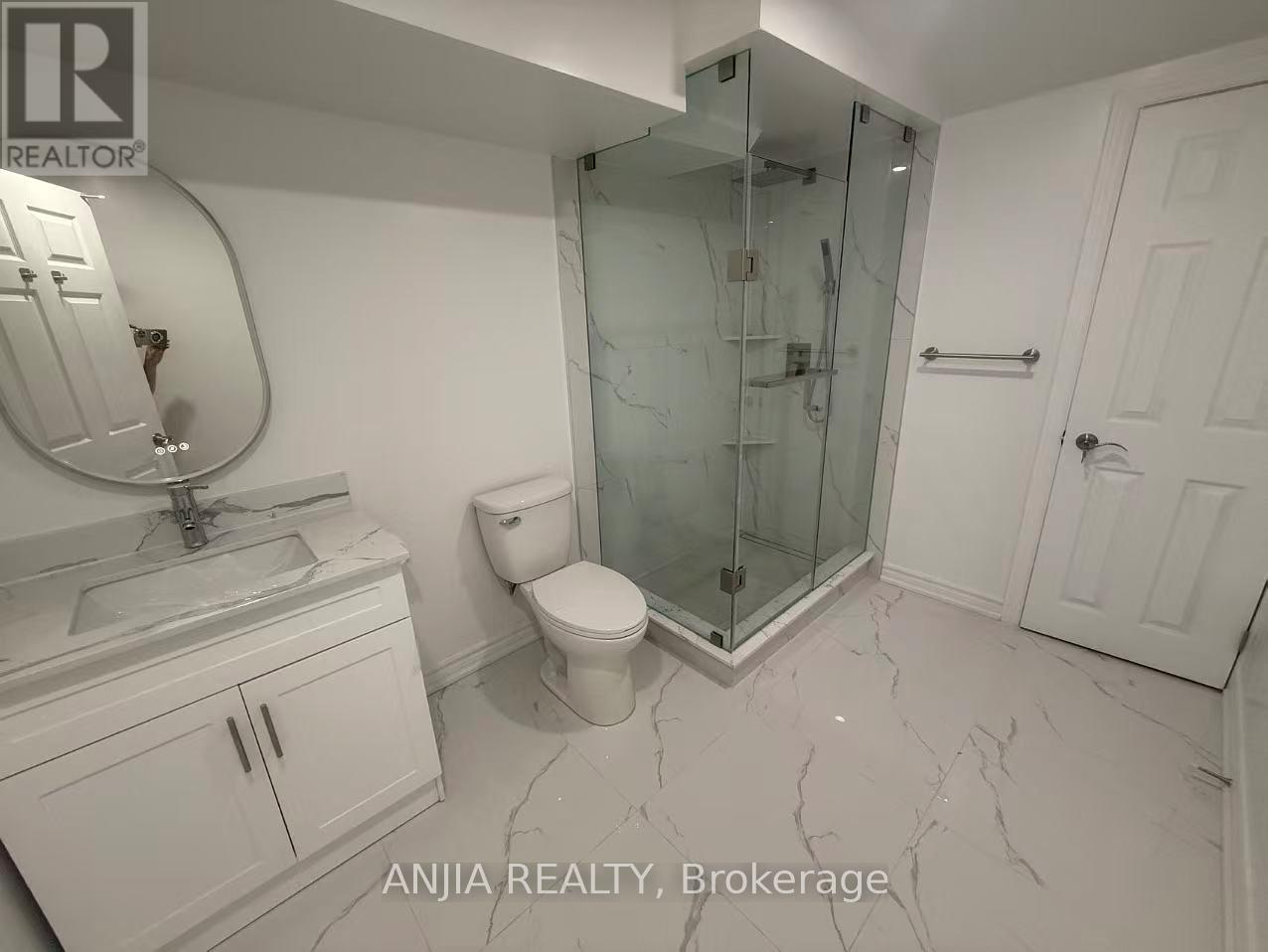 2482 Robin Drive, Mississauga, Ontario  L5K 2G3 - Photo 6 - W12727636