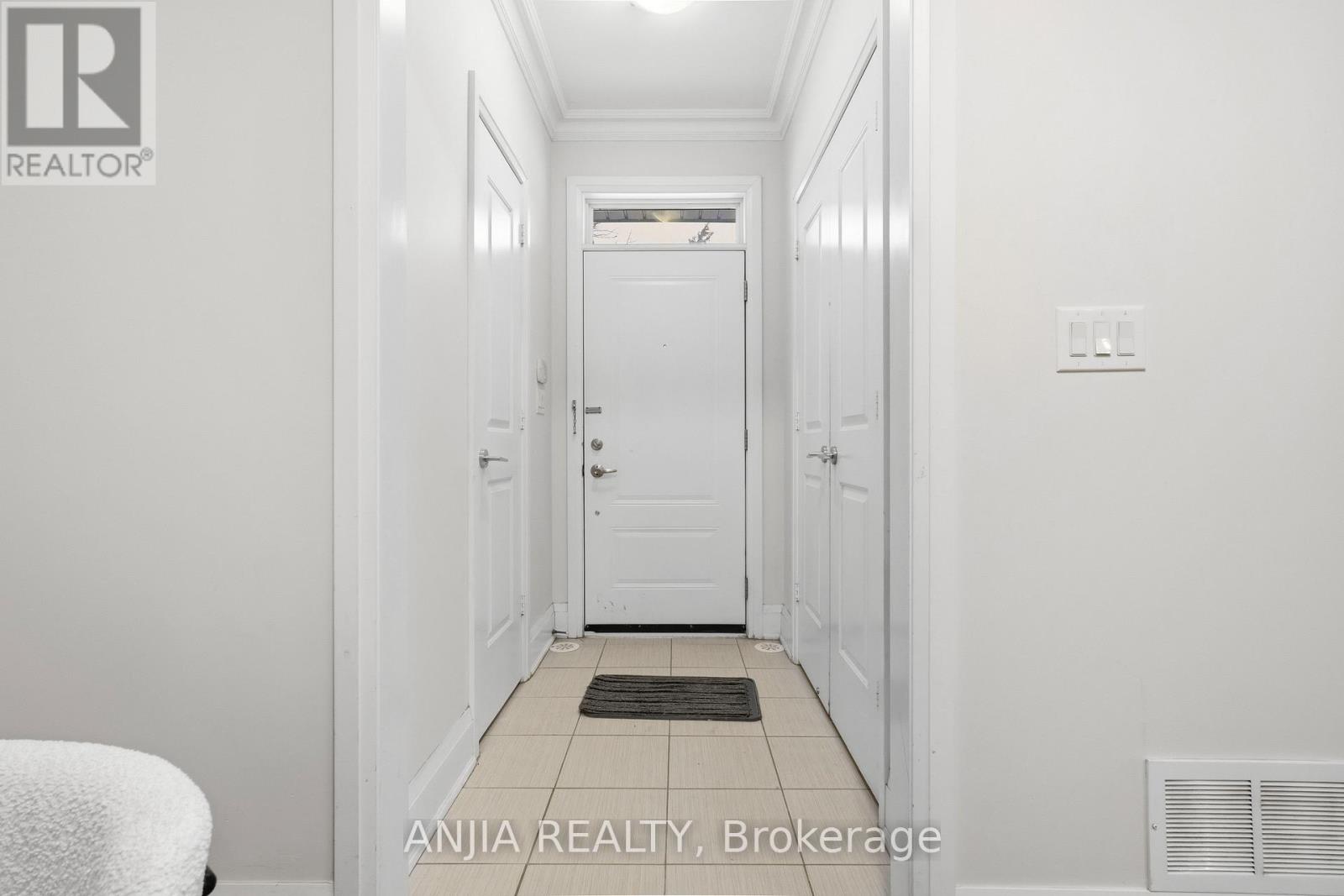 Th30 - 9 Oakburn Crescent, Toronto, Ontario  M2N 2T5 - Photo 3 - C12727654
