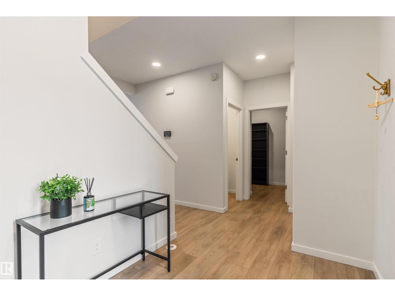 15832 22 Av Sw, Edmonton, Alberta  T6W 4L1 - Photo 3 - E4471019