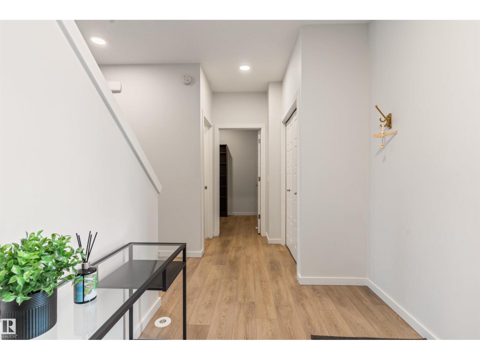 15832 22 Av Sw, Edmonton, Alberta  T6W 4L1 - Photo 4 - E4471019