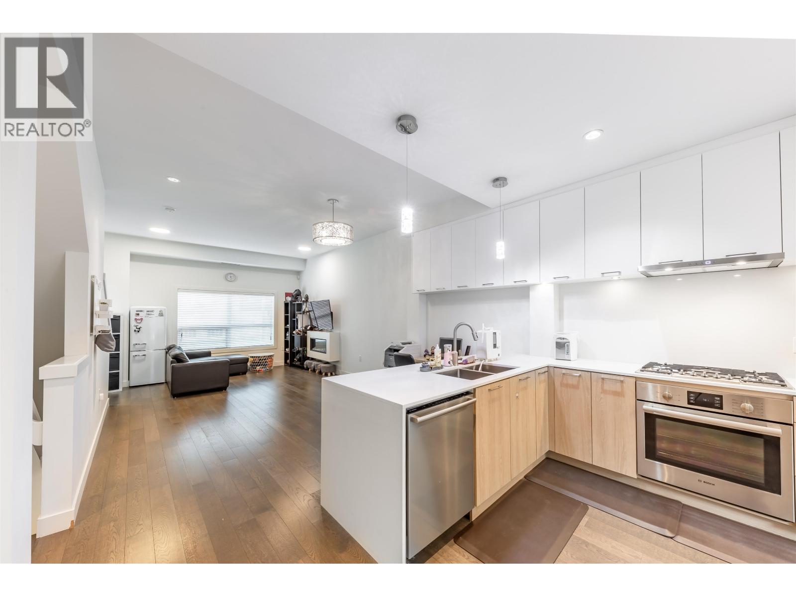 Listing Picture 8 of 22 : 21 7168 LYNNWOOD DRIVE, Richmond / 烈治文 - 魯藝地產 Yvonne Lu Group - MLS Medallion Club Member