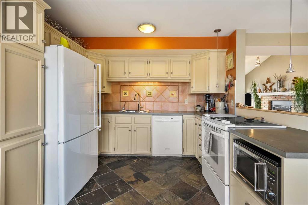 3212 1 Street Nw, Calgary, Alberta  T2M 4R5 - Photo 10 - A2280089