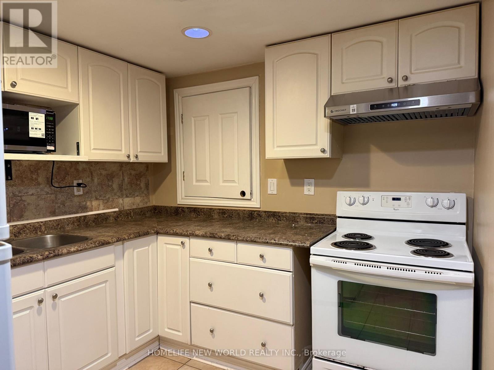 Lower W/o - 252 Osmond Crescent, Newmarket, Ontario  L3Y 7L2 - Photo 2 - N12684854