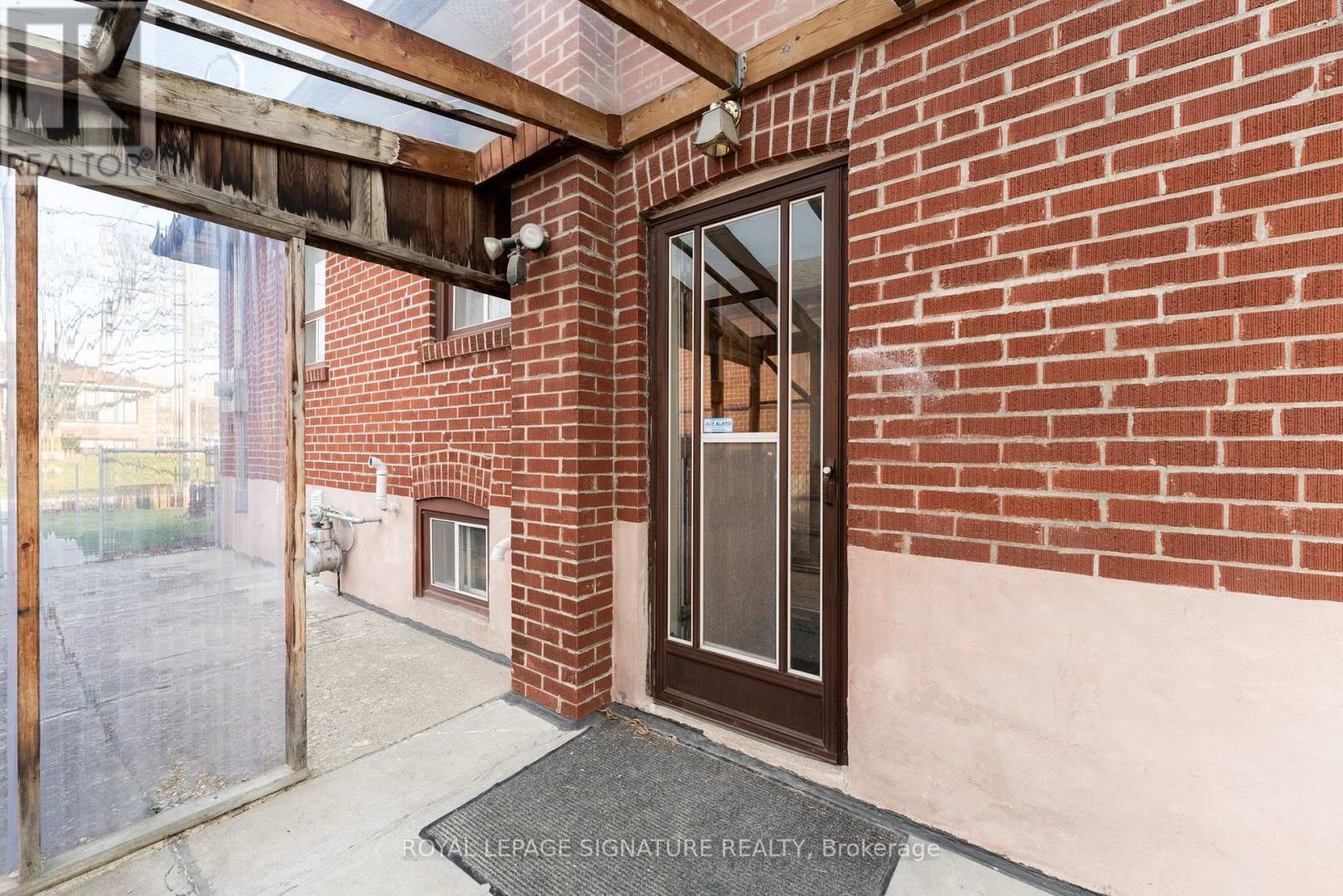 Bsmt - 2 Clevedon Street, Toronto, Ontario  M3M 1M4 - Photo 2 - W12715706