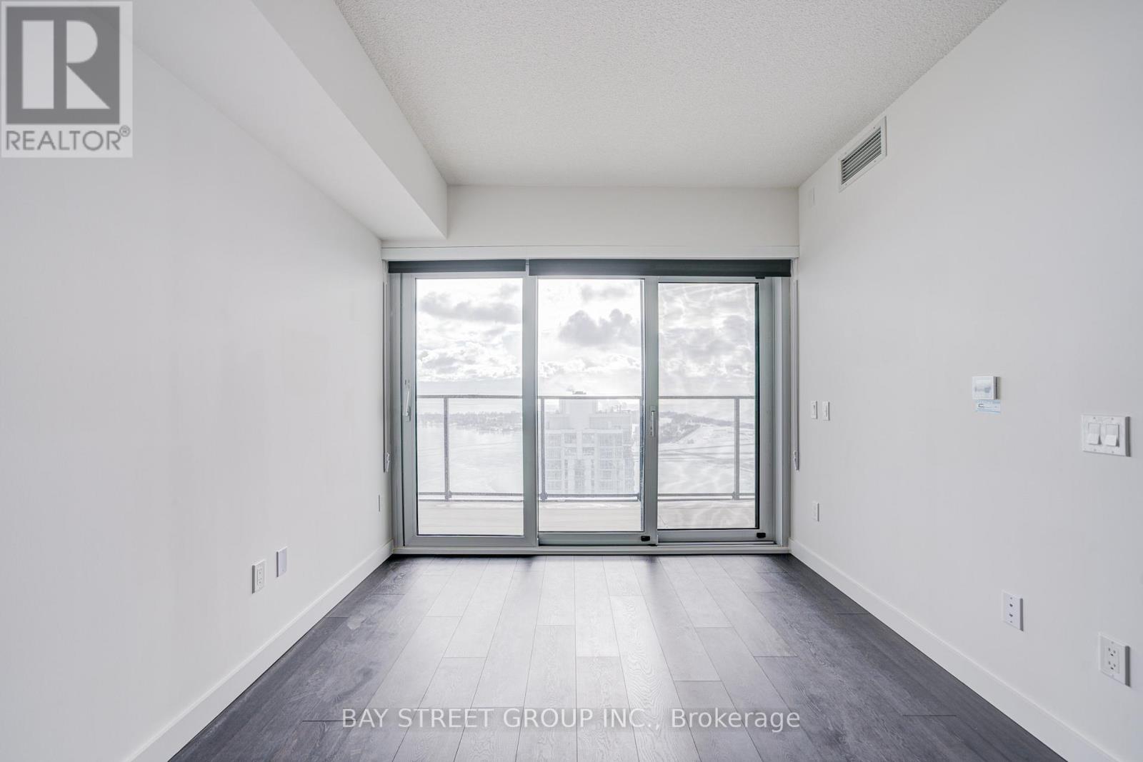 5710 - 3 Concord Cityplace Way, Toronto, Ontario  M5V 0X4 - Photo 18 - C12727692