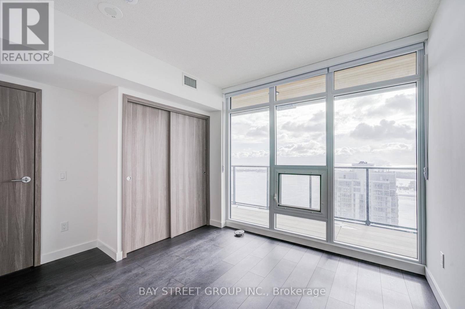 5710 - 3 Concord Cityplace Way, Toronto, Ontario  M5V 0X4 - Photo 24 - C12727692