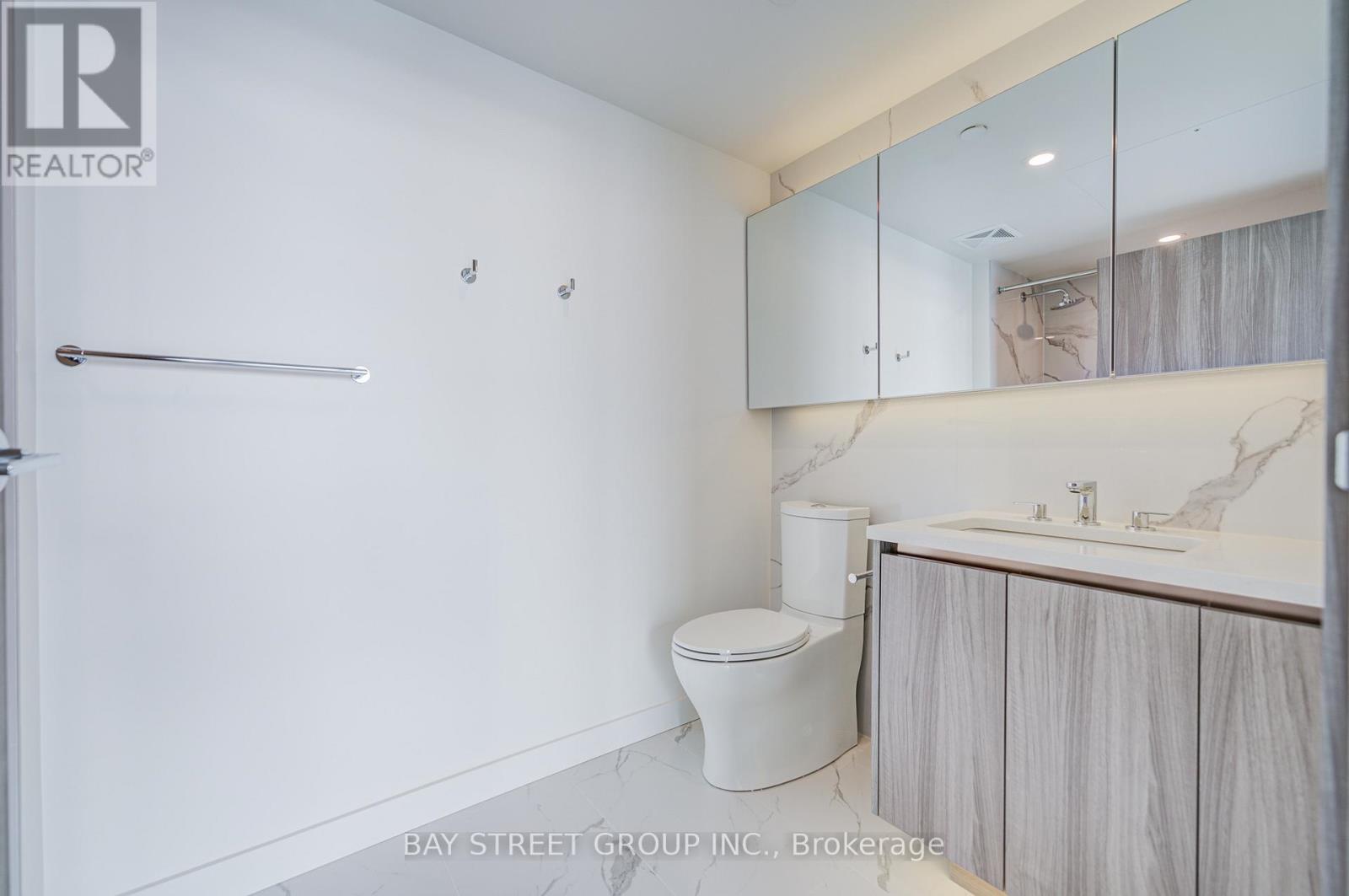 5710 - 3 Concord Cityplace Way, Toronto, Ontario  M5V 0X4 - Photo 25 - C12727692