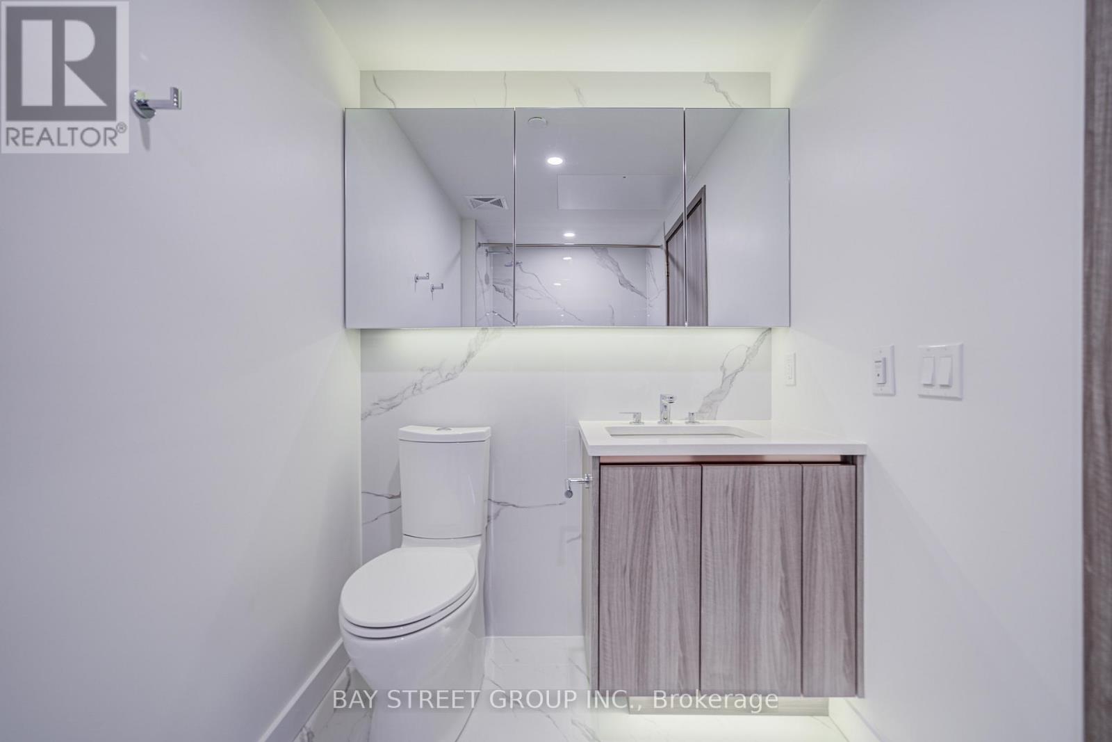 5710 - 3 Concord Cityplace Way, Toronto, Ontario  M5V 0X4 - Photo 28 - C12727692