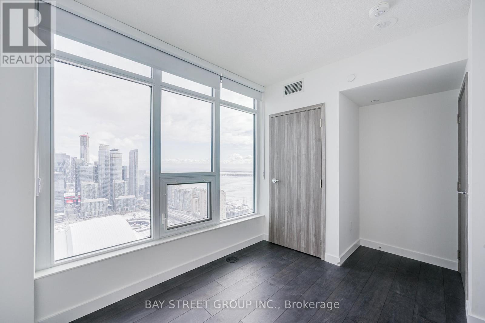 5710 - 3 Concord Cityplace Way, Toronto, Ontario  M5V 0X4 - Photo 34 - C12727692