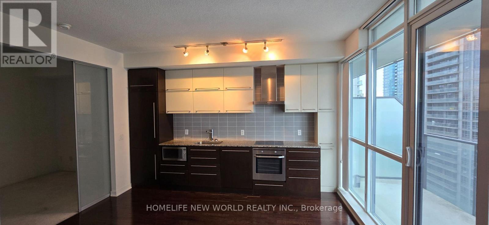 2208 - 770 Bay Street, Toronto, Ontario  M5G 0A6 - Photo 4 - C12727696