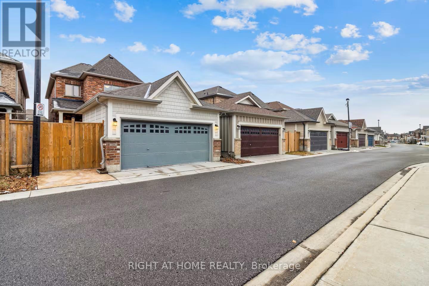 244 Paradelle Drive, Richmond Hill, Ontario  L4E 0E4 - Photo 3 - N12727686