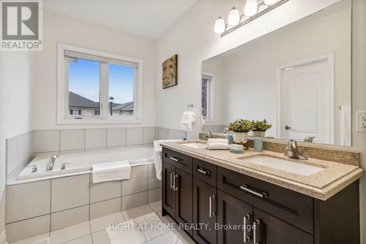 244 Paradelle Drive, Richmond Hill, Ontario  L4E 0E4 - Photo 36 - N12727686