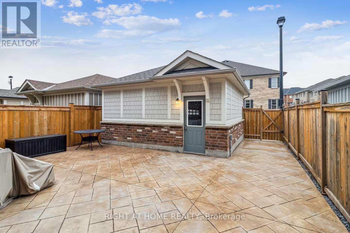 244 Paradelle Drive, Richmond Hill, Ontario  L4E 0E4 - Photo 4 - N12727686