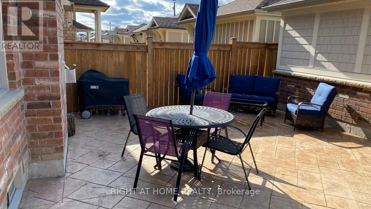 244 Paradelle Drive, Richmond Hill, Ontario  L4E 0E4 - Photo 5 - N12727686