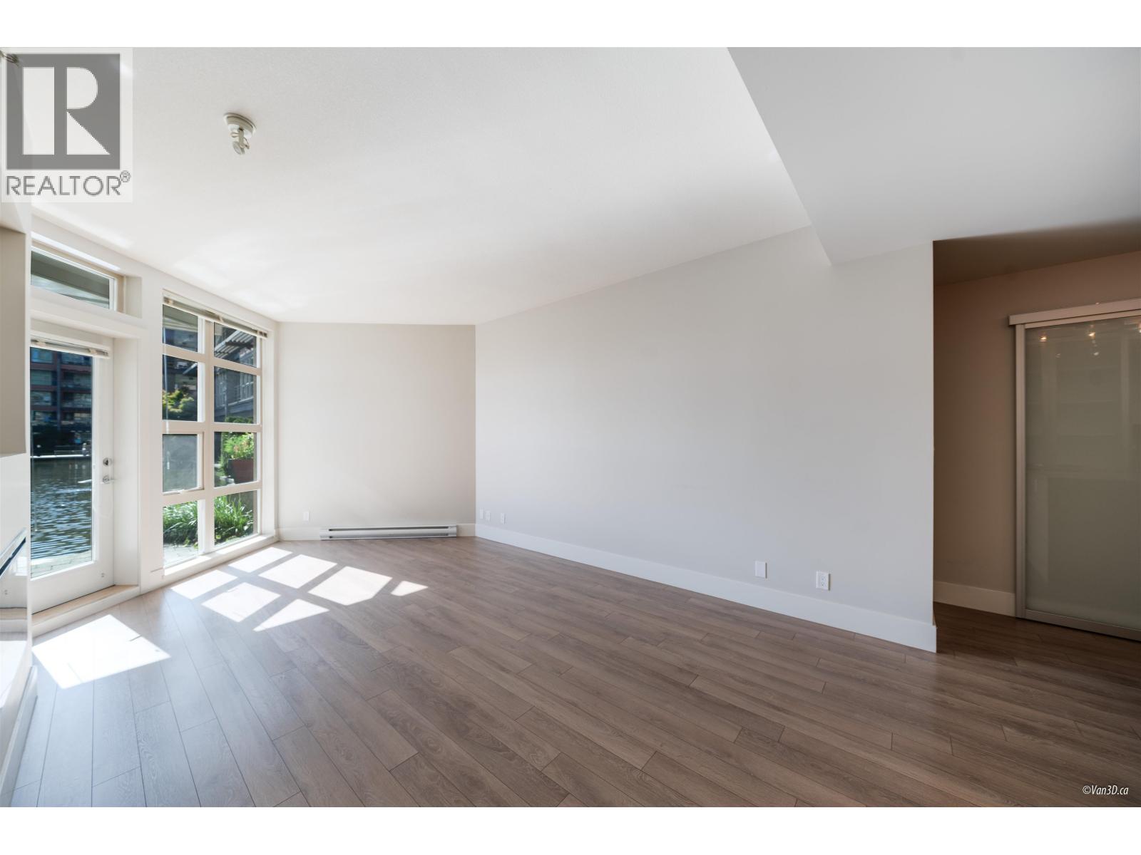 111 3606 Aldercrest Drive, North Vancouver, British Columbia  V7G 0A3 - Photo 7 - R3082863