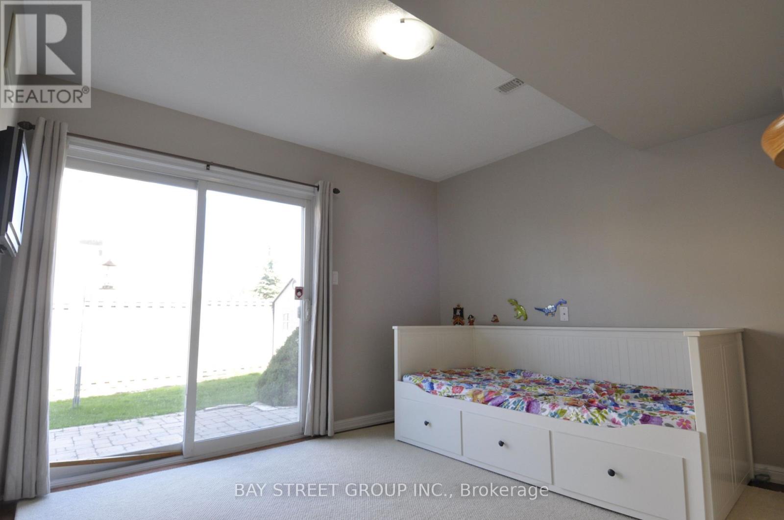 2266 Baronwood Drive, Oakville, Ontario  L6M 0G6 - Photo 12 - W12727704