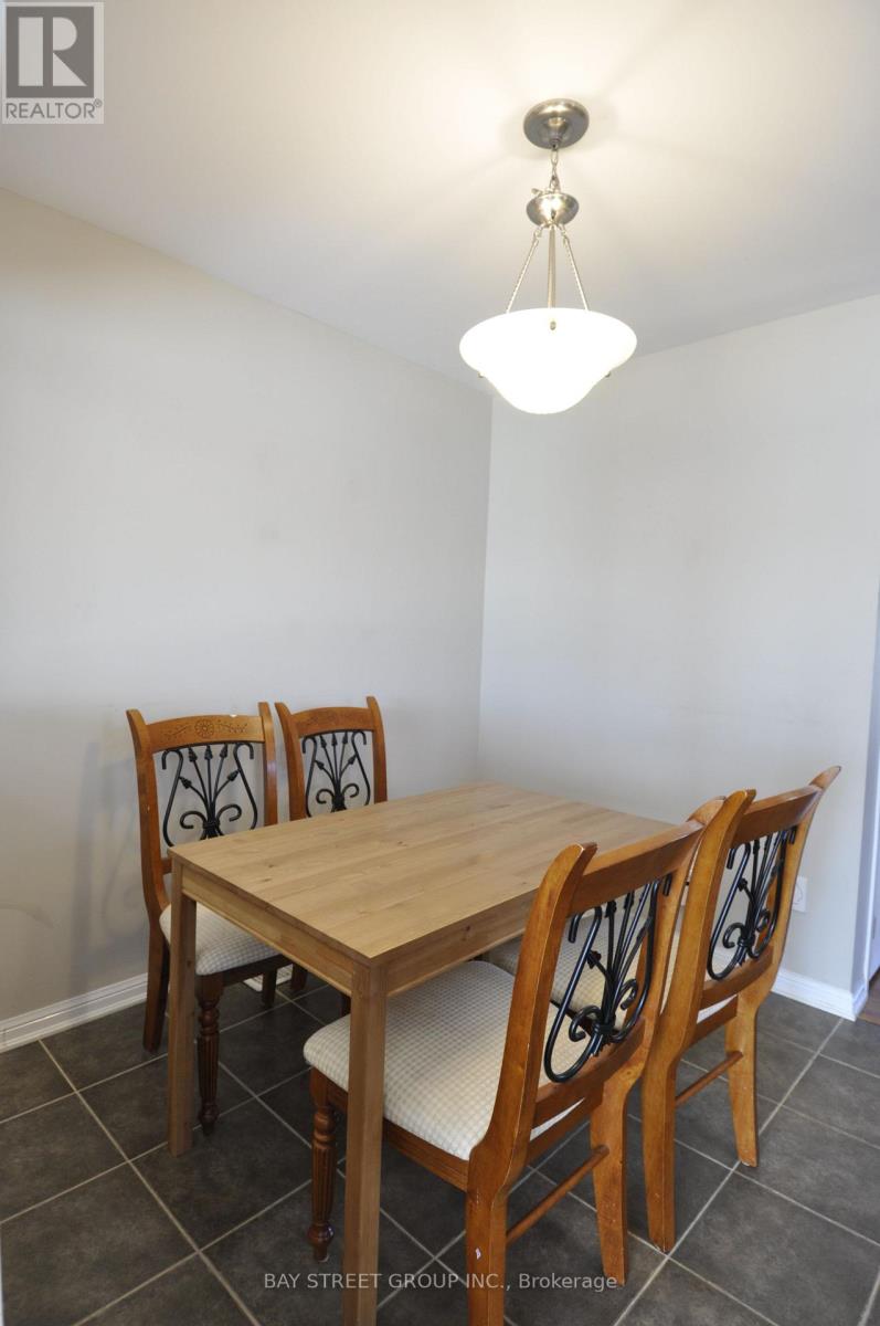 2266 Baronwood Drive, Oakville, Ontario  L6M 0G6 - Photo 5 - W12727704